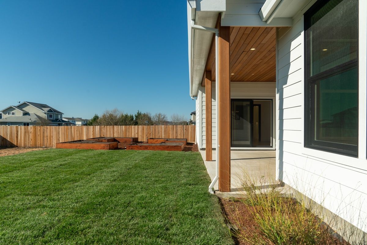 Alan Drive, Penngrove — living — Sonoma Residential Services